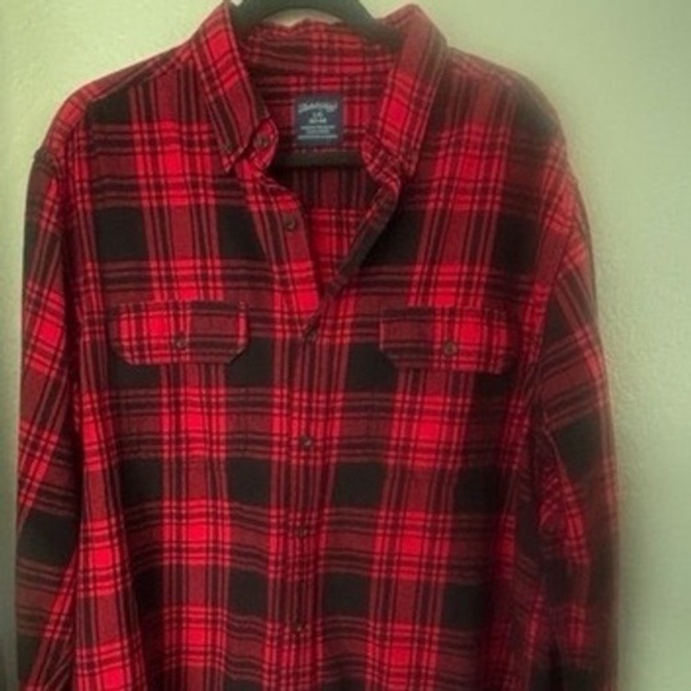 MENS FLANNEL BUTTON UP SHIRT SIZE‎ LARGE.  100% COTTON
